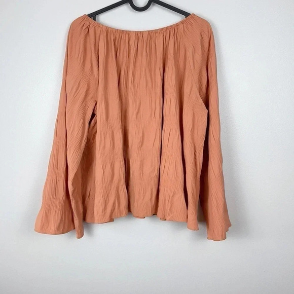 ELIZABETH AND JAMES | OFF SHOULDER BRICK COLOR WRINKLE TEXTURED BLOUSE - Picture 9 of 13